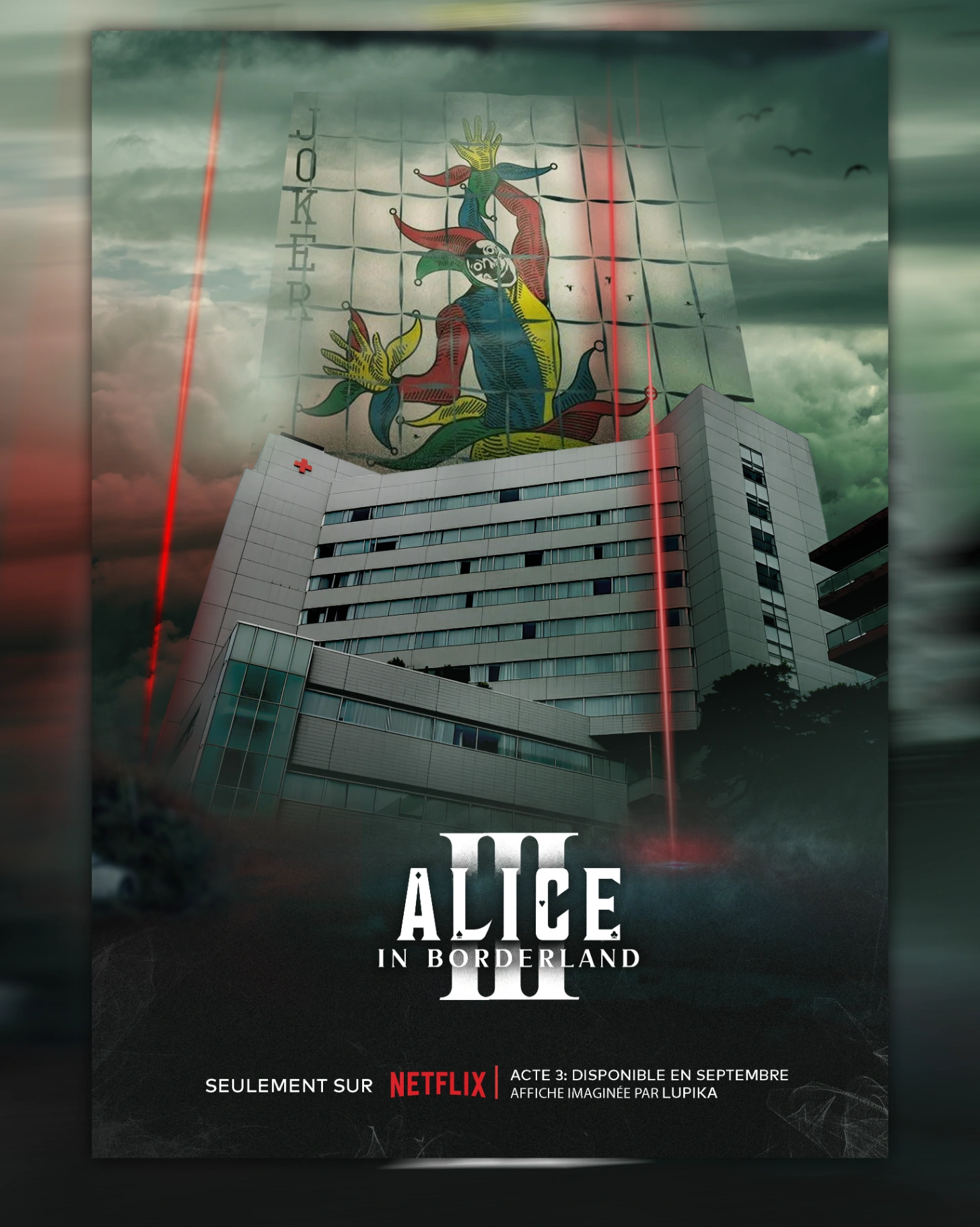 Affiche Alice in Borderland III : carte Joker géante sur un immeuble, dans une ambiance sombre et des lumières rouges